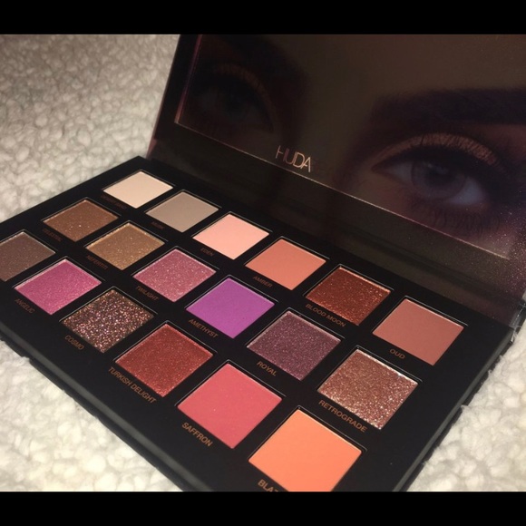 New Huda Beauty Desert Dusk Eyeshadow Palette - Picture 1 of 4